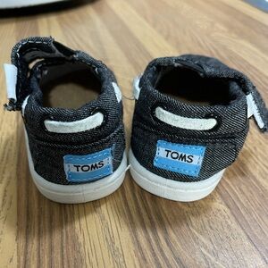 Toms baby shoes